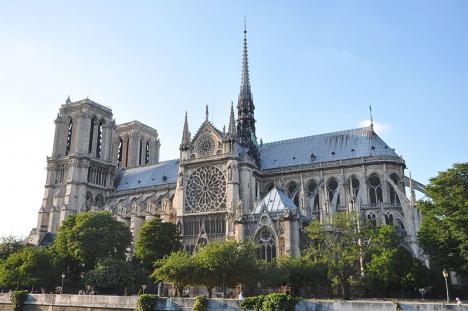 La façade sud de la cathédrale Notre-Dame de Paris en 2010 - Photo Sacratomato_hr