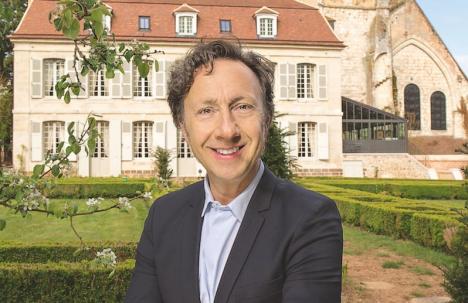 Portrait de Stéphane Bern. © Frédéric Chehu