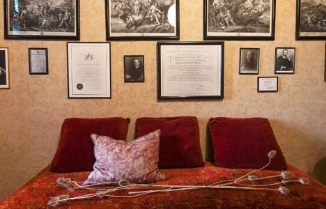 Salle d'attente du cabinet de Sigmund Freud. © Photo Alex Halada/AFP