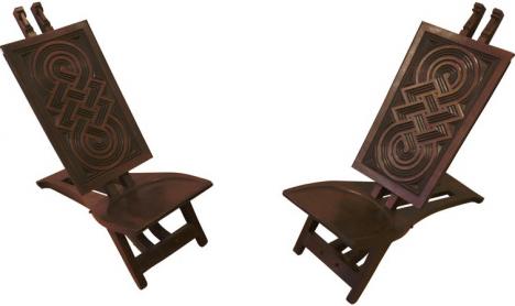 Paire de chaises africanistes art déco en bois exotique provenant de l'exposition coloniale de 1931. © Avant-Garde Gallery.