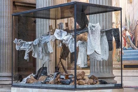 Anselm Kiefer, Qu'est-ce que nous sommes..., 2020, 298 x 400 x 230 cm, Panthéon. © Didier Plowy/CMN