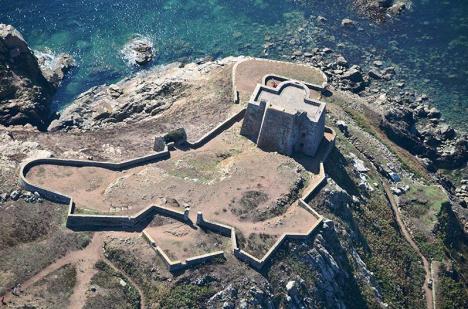 Fort de l'île aux Moines dans les Côtes d'Armor, site concerné par l'édition 2020 du loto du patrimoine. © Erwan le Cornec/Géos-AEL