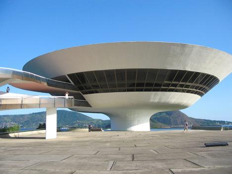 Le musée d'art contemporain de Niteroi, état de Rio de Janeiro, Brésil. © Phx de, 2005, CC BY-SA 2.5