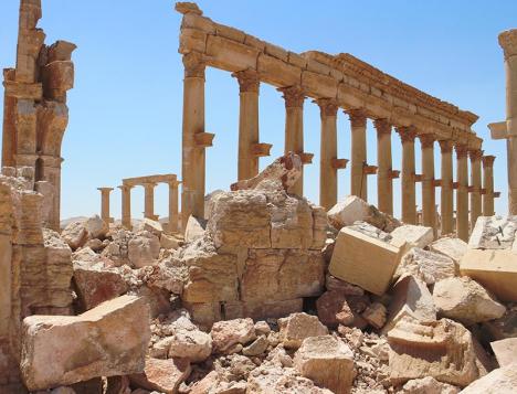 Le site de Palmyre après les ravages des combats de 2015. © ICONEM