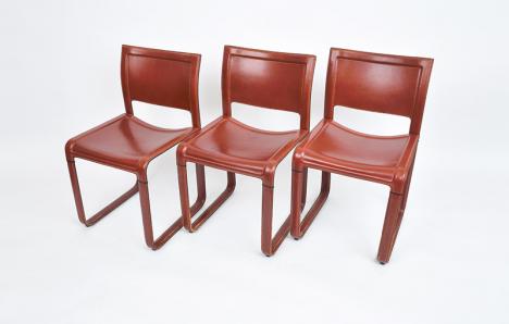 Tito Agnoli (attribué à), Chaises modèle Sistina, Mateo Grassi éditeur, métal et cuir, 81 x 47 x 43 cm, lot en provenance du siège de la région Ile-de-France. © Ader Entreprises & Patrimoine. 