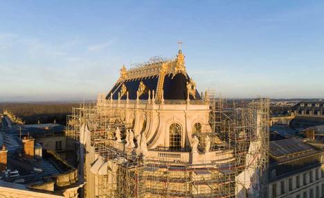 Toiture restaurée de la Chapelle royale du château de Versailles. © Thomas Garnier