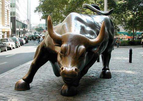 Arturo Di Modica, Charging Bull, 1989, bronze. © PFHLai, 2006, CC BY-SA 2.5