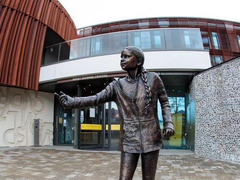 Statue en bronze de Greta Thunberg, réalisée par Christine Charlesworth. © University of Winchester