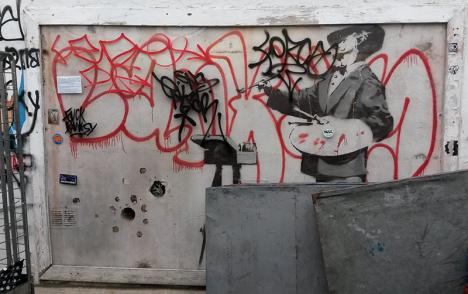 Banksy, The Graffiti Painter ou Vélasquez, 2008,  peinture murale du street artiste photograhiée en 2017 sur Portobello Road, Notting Hill, Londres. © Photo Ludosane pour LeJournaldesArts.fr, 2017