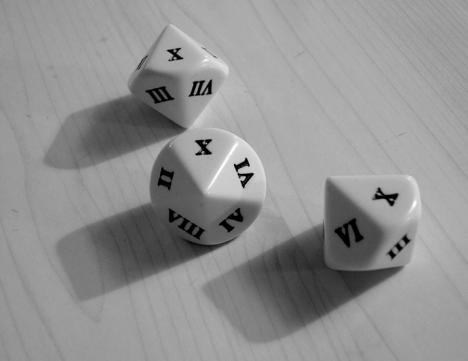 Dés à 10 faces pour apprendre les chiffres romains de I à X. © James Browe, 2009, CC BY 2.0