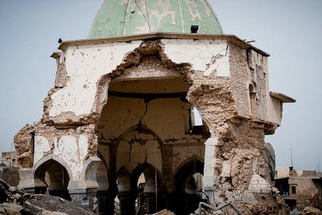 Dôme en ruine de la mosquée al-Nouri à Mossoul, en 2019. © Levi Clancy, CC0 1.0 Universal