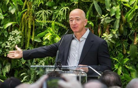 Jeff Bezos lors de l'inauguration des Amazon Spheres à Seattle en 2018. © Seattle City Council, CC BY 2.0