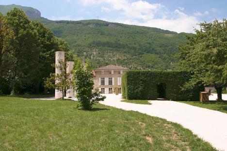 Le musée Champollion vu depuis le parc. © Département de l’Isère / Musée Champollion