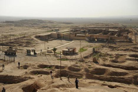 Ruines du palais de Nimroud en Irak. © Sgt. Joann Makinano, 2008, Public domain