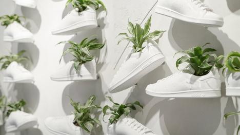 Sneakers Adidas Stan Smith, en partie fabriquées avec du plastique recyclé récolté sur les plages et dans les océans. © Adidas AG