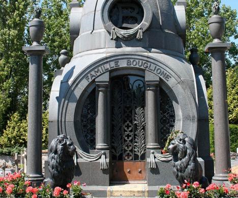 Tombe de la famille Bouglione au cimetière de Lizy-sur-Ourcq. © Reinhardhauke, 2011, CC BY-SA 3.0