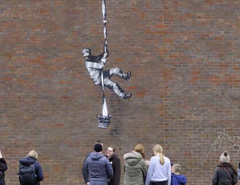 Banksy, Prisonnier s'évadant, œuvre réalisée sur un des murs de la prison de Reading en mars 2021. © Steve Daniels / CC BY-SA 2.0