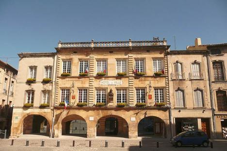 L'Hôtel de ville de Bagnols-sur-Cèze abrite le Musée Albert-André. © Vi Cult, 2008, CC BY-SA 3.0