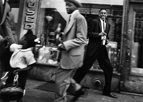 William Klein, Caval + Pepsi, Harlem, New York, 1955. © W. Klein / Galerie Le Réverbère