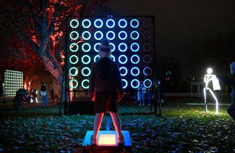 Groupe LAPS, Games of Light, Fête des Lumières 2021, installation au parc Blandan à Lyon. © Muriel Chaulet