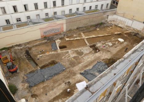 Vue générale du chantier de fouille au Musée Bonnat-Helleu. © Ludovic Héricotte, Inrap
