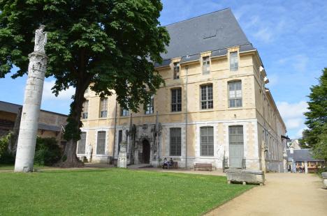 Le couvent des Visitandines abrite le Muséum d'histoire naturelle et le Musée départemental des antiquités de Rouen. © Réunion des Musées Métropolitains Rouen Normandie