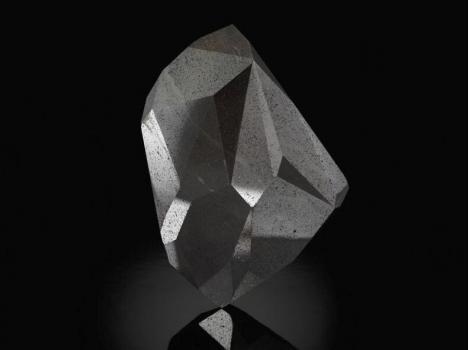 L'Enigma, diamant naturel noir de 555,55 carats. © Sotheby's