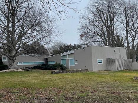 La maison Geller I de Marcel Breuer juste avant sa démolition. Photo courtesy ville d'Hempstead.