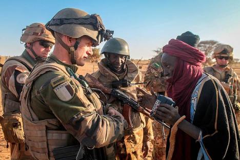 Militaires français de l'opération Barkhane au Mali. © TM1972, 2016, CC BY-SA 4.0