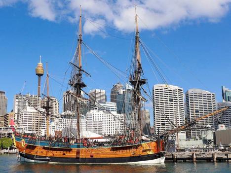 Réplique de L'Endeavour, le navire de James Cook, dans le port de Sydney. © Bahnfrend, 2017, CC BY-SA 4.0