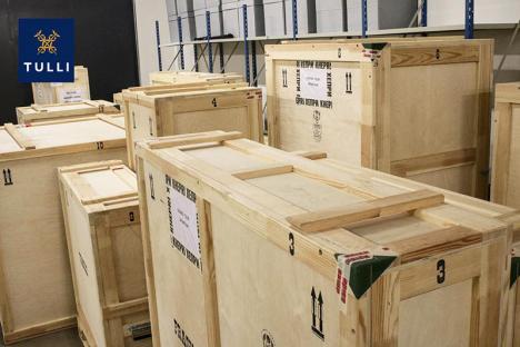 Boîtes contenant des œuvres prêtées par des musées russes à l'Italie et au Japon, et interceptées par les douanes finlandaises, les 1er et 2 avril 2022. © Douanes finlandaises
