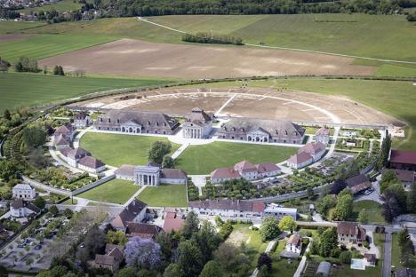 Vue aérienne de la Saline royale d'Arc-et-Senans et du Cercle immense en cours d'aménagement. © Yoan Jeudy / Sosuite photographie, mai 2021