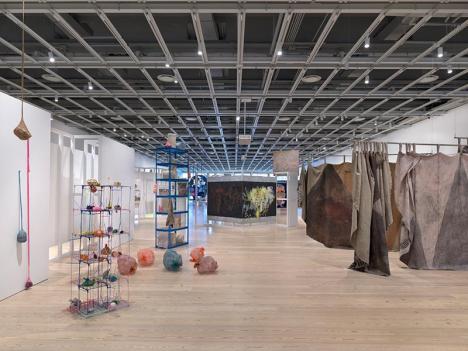 Vue de la Biennale 2022 du Whitney Museum. © Photo Ron Amstultz
