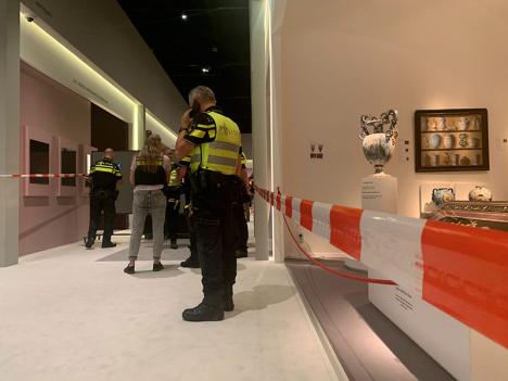 La police néerlandaise enquête sur le vol de bijoux à la Tefaf. © Politie Eenheid Limburg