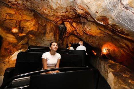 Visite de la réplique de la grotte Cosquer à la Villa Méditerranée. © Patrick Aventurier