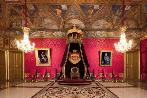 Salle du Trône du Palais de Monaco avec fresques au plafond. © Geoffroy Moufflet / Archives du palais de Monaco