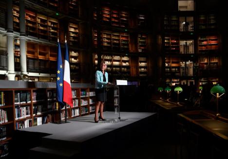 La Première ministre Élisabeth Borne prononçant un discours dans la salle ovale rénovée du quadrilatère Richelieu de la BnF, le 13 septembre 2022 © Christophe Archambault / AFP
