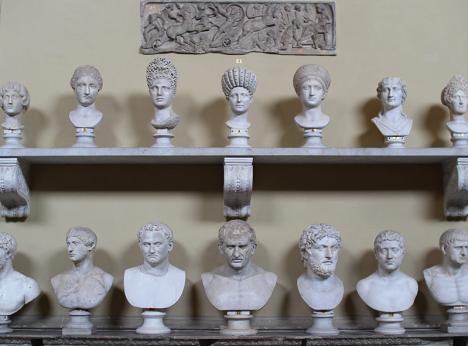 Des bustes en marbre dans la Galerie lapidaire du Musée Chiaramonti (musées du Vatican) © Photo Ludovic Sanejouand