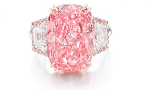 L'étoile rose de Williamson, diamant rose de 11,15 carats vendu pour 57,7 millions de dollars par Sotheby's Hong Kong. © Sotheby's