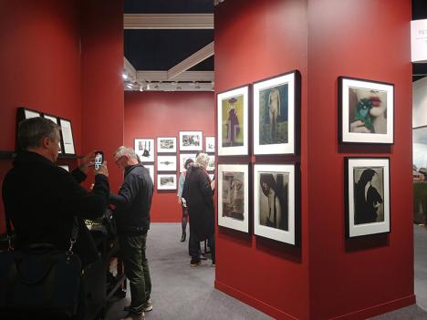 Le stand de la galerie Peter Fetterman à la 25e édition de Paris Photo © Photo Ludovic Sanejouand, 9 novembre 2022