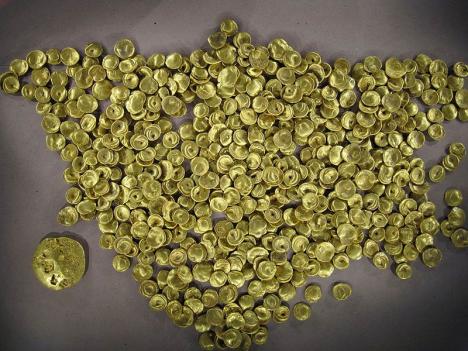 Pièces d'or celtes, trésor qui a été volé au musée de Manching en Allemagne. © Mößbauer, 2006, public domain