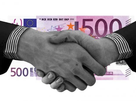 Poignée de mains venant finaliser un contrat de mécénat. © geralt, Pixabay License