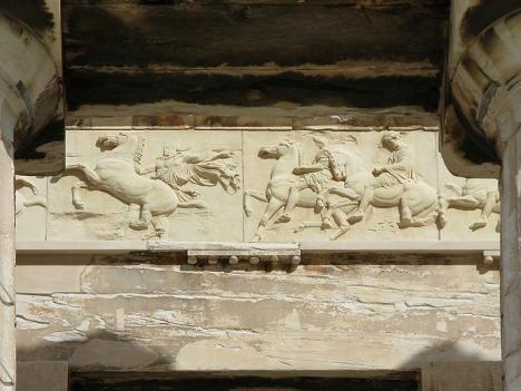 Copie de la frise conservée au British Museum, actuellement en place sur le Parthénon. © Tilemahos Efthimiadis, 2009, CC BY 2.0