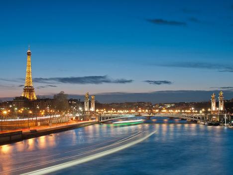 La Seine et la Tour Eiffel, de nuit. © Getfunky Paris, 2012, CC BY 2.0