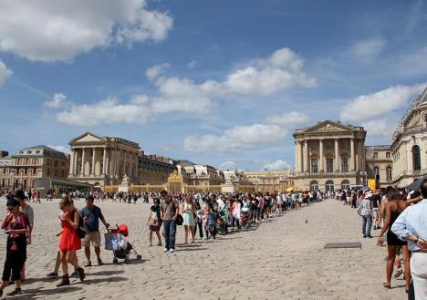 File d'attente de visiteurs au château de Versailles avant la pandémie de la Covid-19 © Nel Botha-NZ, 2019, Pixabay License