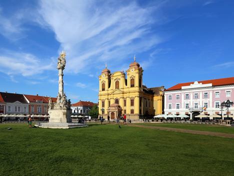 La place de l'Union à Timișoara, en Roumanie, avec l'église Saint-Georges sur la droite. © Thaler Tamas, 2018, CC BY-SA 3.0