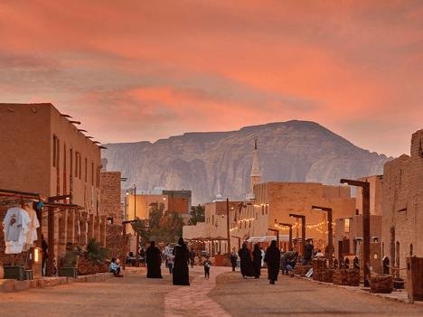 Rue commerçante de la vieille ville d'Al-Ula. © Afalula