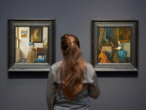 Vue de l'exposition Vermeer au Rijksmuseum. © Rijksmuseum / Henk Wildschut, 2023
