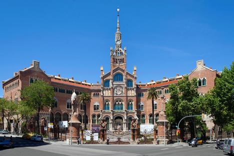 Un des bâtiments de l'ensemble moderniste Sant Pau Recinte Modernista construit entre 1905 et 1930 par Lluís Domènech i Montaner à Barcelone. © Districte d'Horta Guinardó, 2012, CC BY-SA 3.0