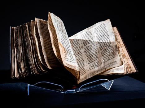 Codex Sassoon, vers 900, Israël ou Syrie, plus ancien manuscrit contenant tous les livres de la bible hébraïque. © Sotheby's